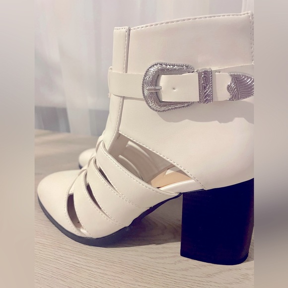 Forever21 Western High Heeled Boot - Picture 2 of 4